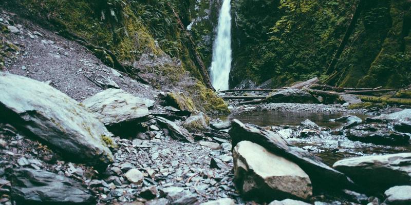 战略人力资源管理：如何通过咨询培训将员工发展与企业战略深度对齐